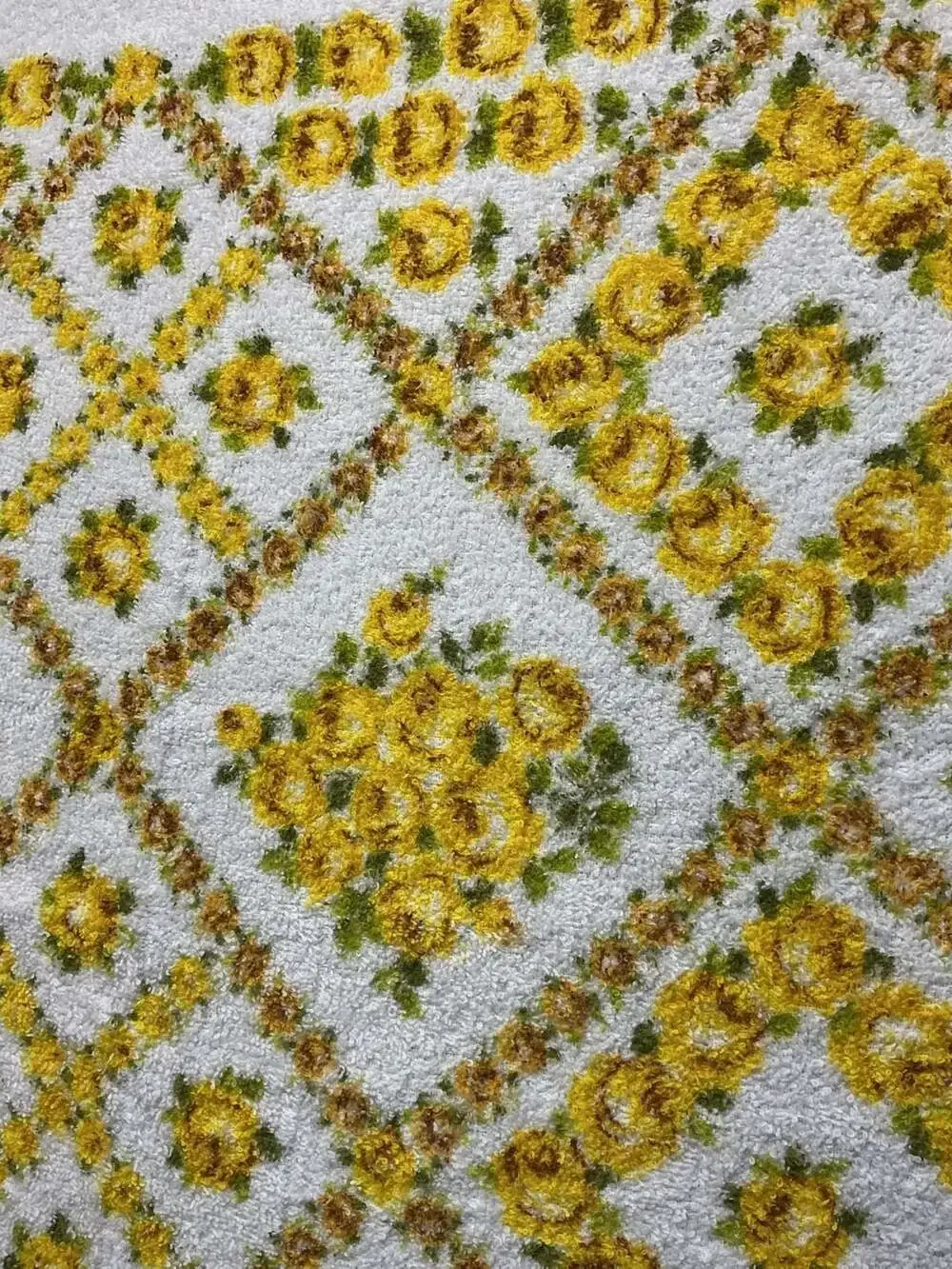 Vintage Yellow Floral Bath Towel White with Yellow Roses Diamond Trellis Pattern